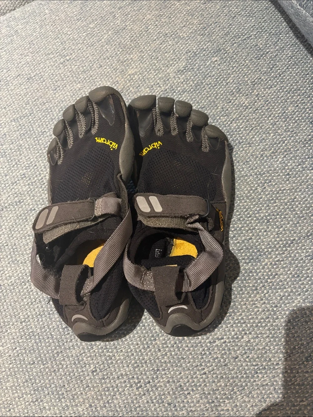Vibram 5 fingers shoes! Youth 3